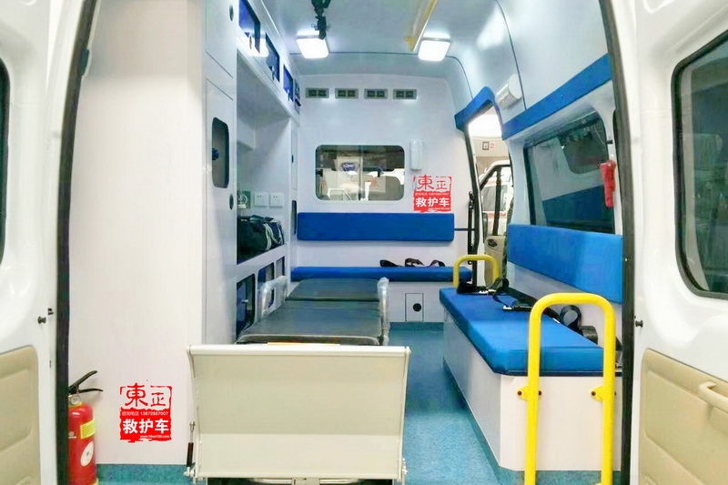 v348福星頂監護型救護車醫療艙照片